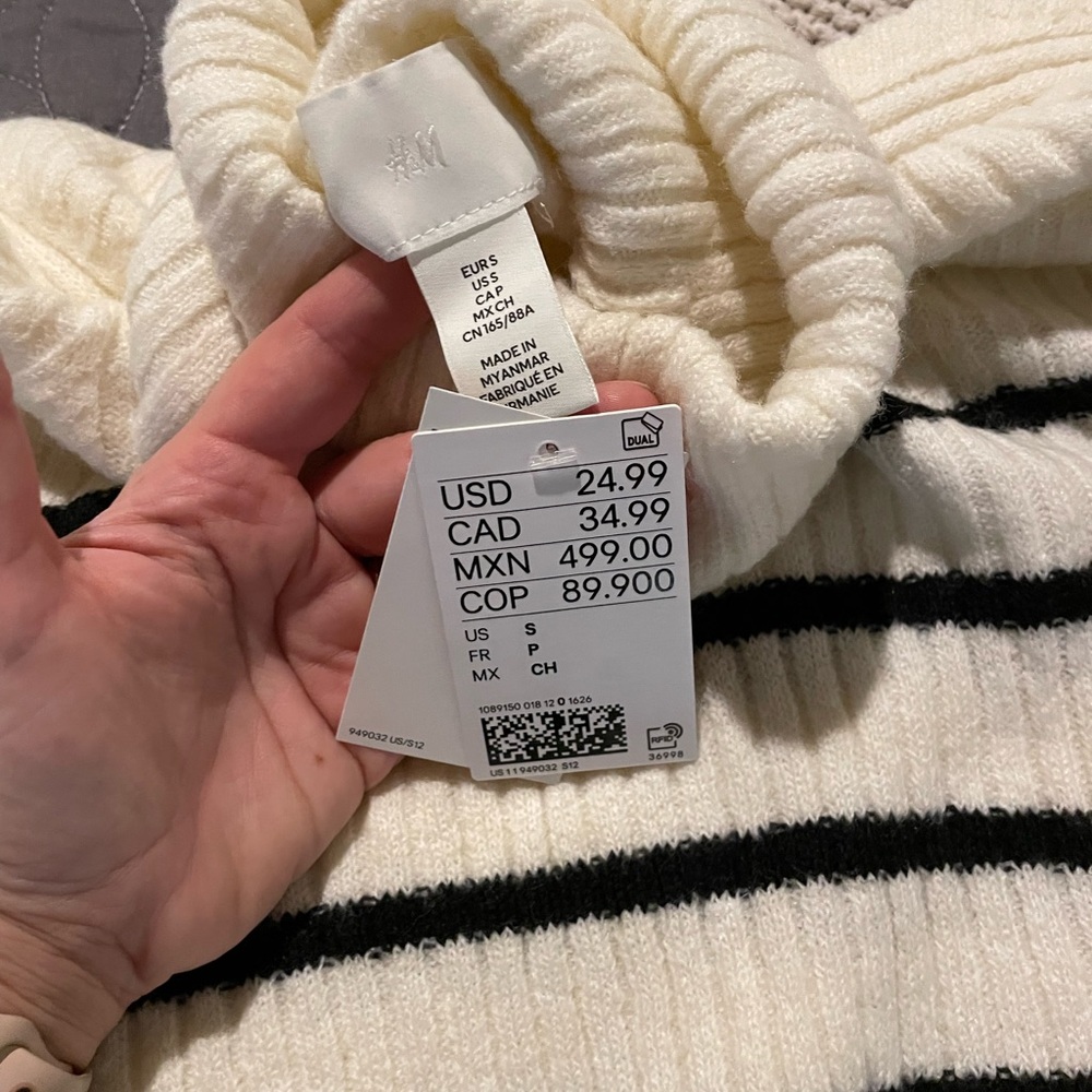 NWT H&M Cream and Black Striped Turtleneck - Picture 2 of 2